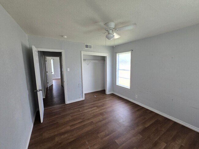 Building Photo - Freshly Remodeled 4-Bedroom Home in Denison, TX – Ready for Move-In!
