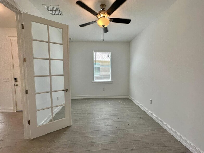 Building Photo - 43860 Blue Heron Ln