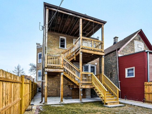 Building Photo - 1806 S Trumbull Ave