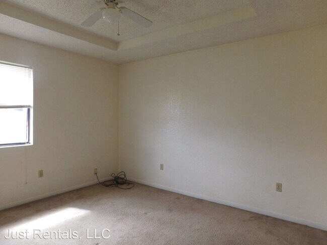 Building Photo - 306 North Dr