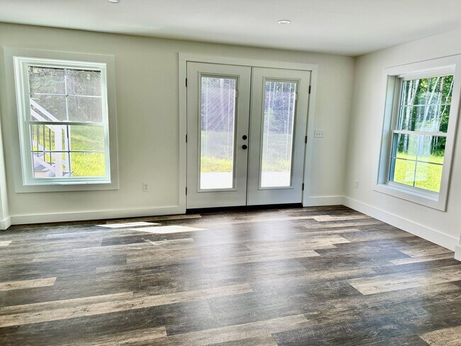 Building Photo - New 3 bed, 3 bath house with in law apt on...