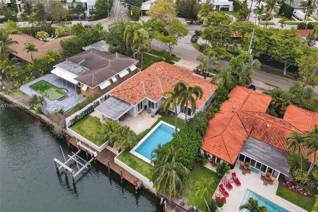 Building Photo - 12478 N Bayshore Dr