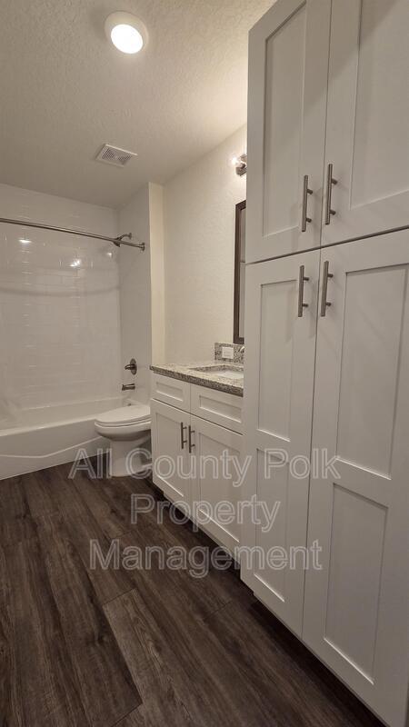 Building Photo - 915 Ariana St