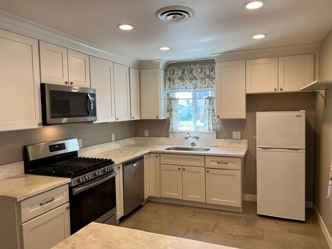 Building Photo - 3-bedroom single story in Turlock!