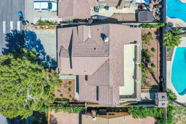 Building Photo - Spacious, Stylish, and Fully Furnished – Luxury 5-Bedroom Home in Henderson