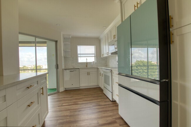 Building Photo - 3590 Via Poinciana