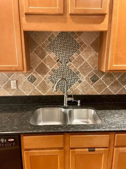 Building Photo - Room in Townhome on Autumn Mist Dr