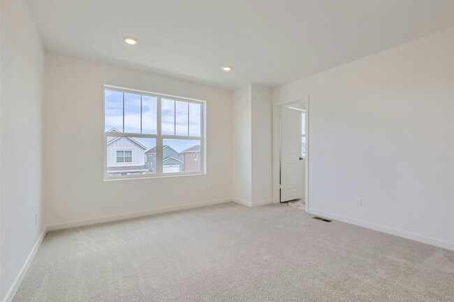 Building Photo - 560 Cottonwood Avenue