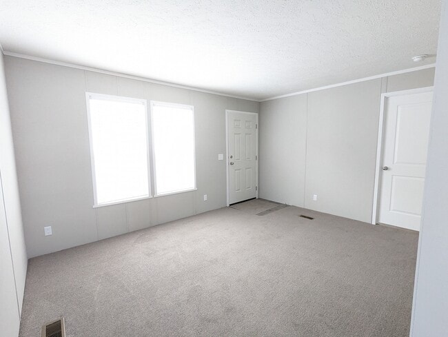 Building Photo - 46000 Geddes Rd