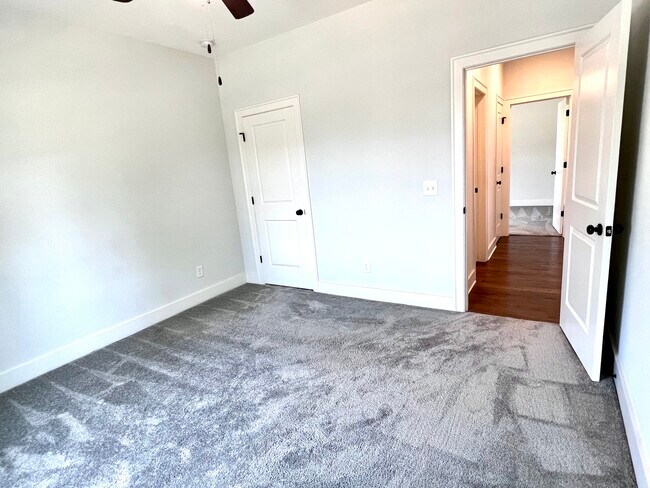 Secondary bedroom. - 47 Bowman Ct