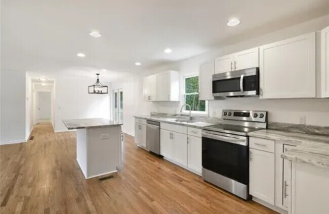 Building Photo - 2260 Pilgrim Mill Rd