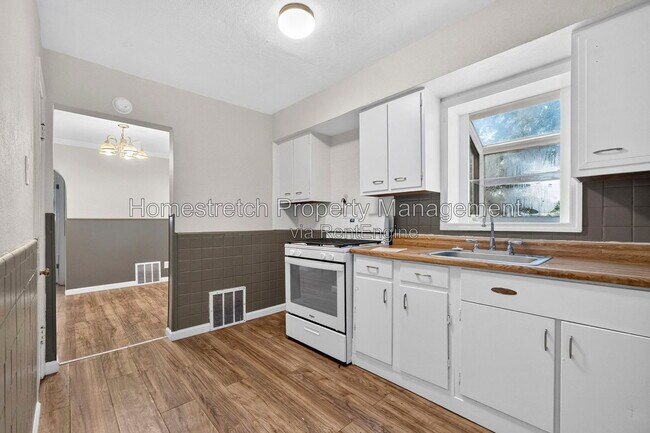 Building Photo - 575 Glorose Dr