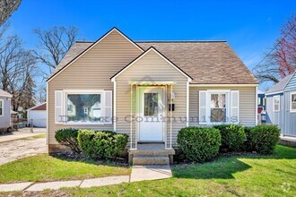 Building Photo - DARLING!!! Spacious 3 Bedroom Home In Wyom...
