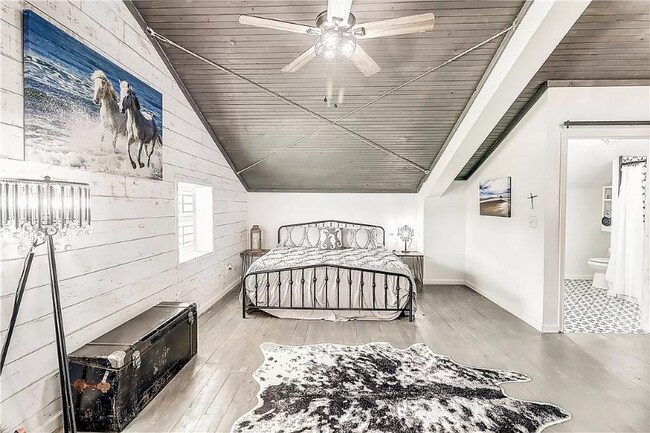 Building Photo - 1312 N Verne St