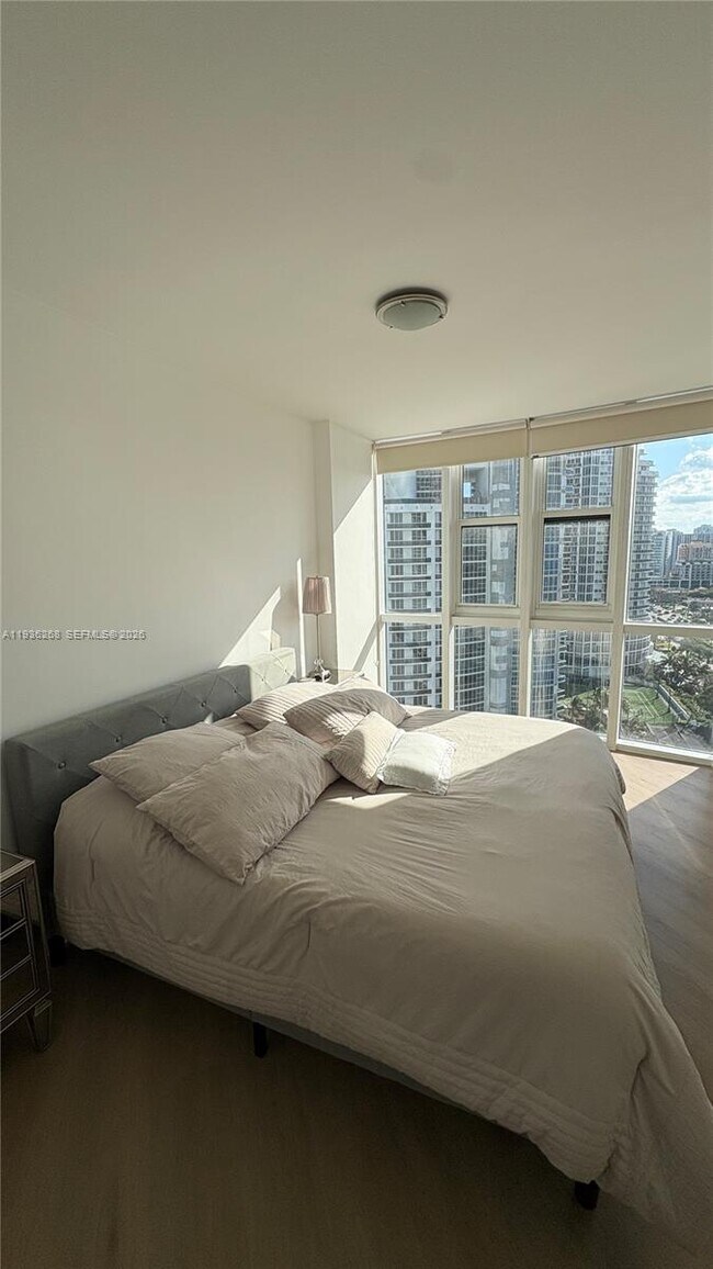 Building Photo - 18201 Collins Ave