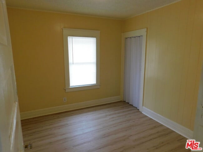 Building Photo - 616 W 58th St