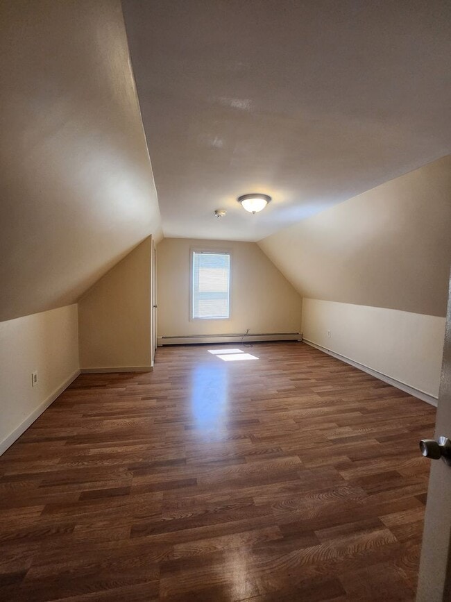 Building Photo - Single Family 4 Bd 2 Bath With Office and ...