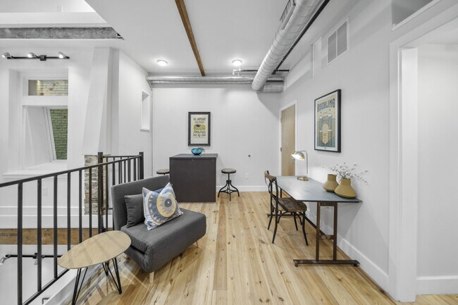 Building Photo - 122 W Elder St