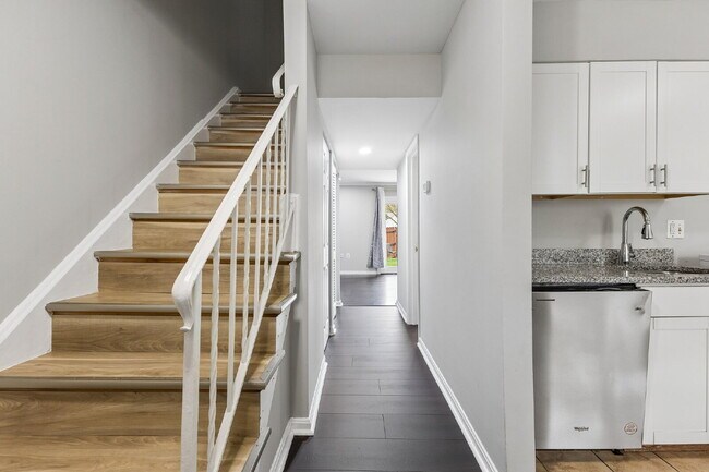 Building Photo - Beautifully remodeled two-level townhouse located in the desirable Irongate Community,