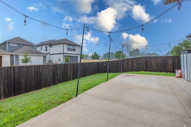 Building Photo - 407 Greener Dr