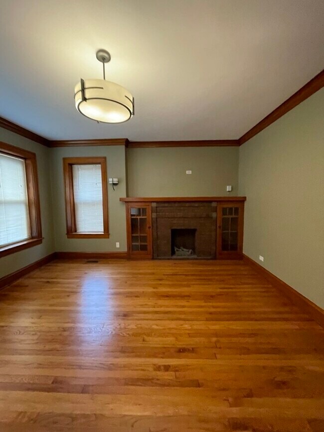 Building Photo - 3227 N Albany Ave