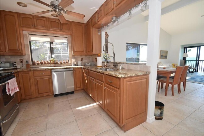 Building Photo - 1511 Pelican Point Dr