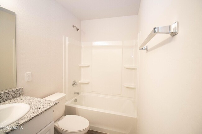 Building Photo - 1675 E Judi St