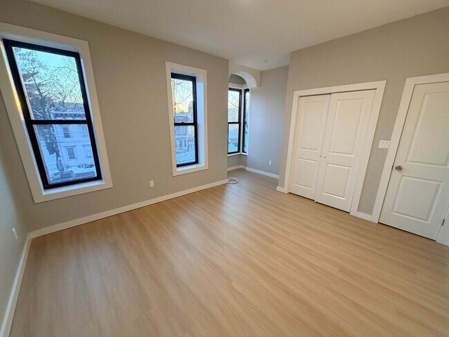 Building Photo - 541 Clinton Ave