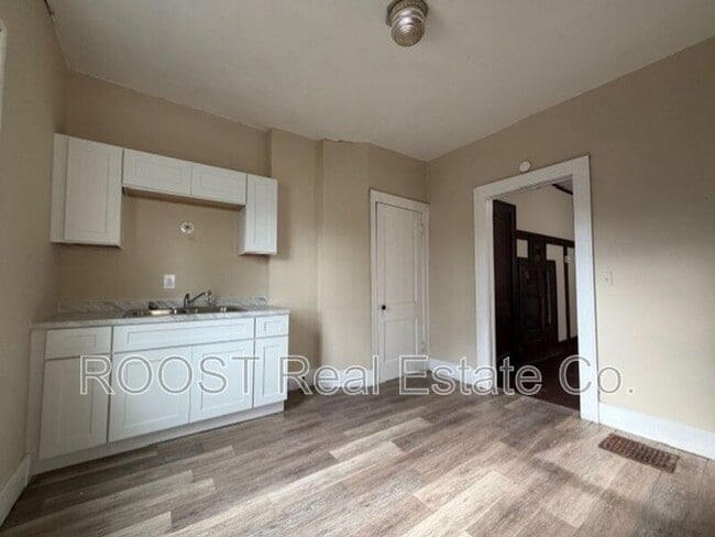 Building Photo - 457/459 E Madison Ave