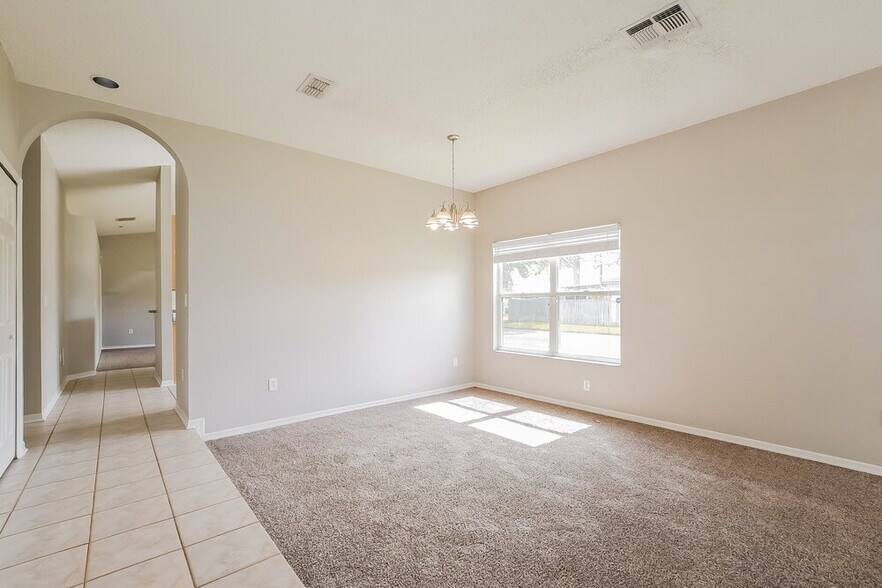 Building Photo - 3337 Bellingham Dr