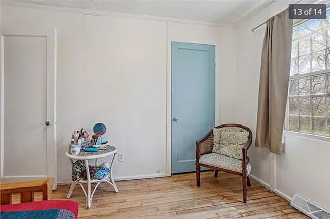 Building Photo - 2 Bed 1 Bath rare to rent!