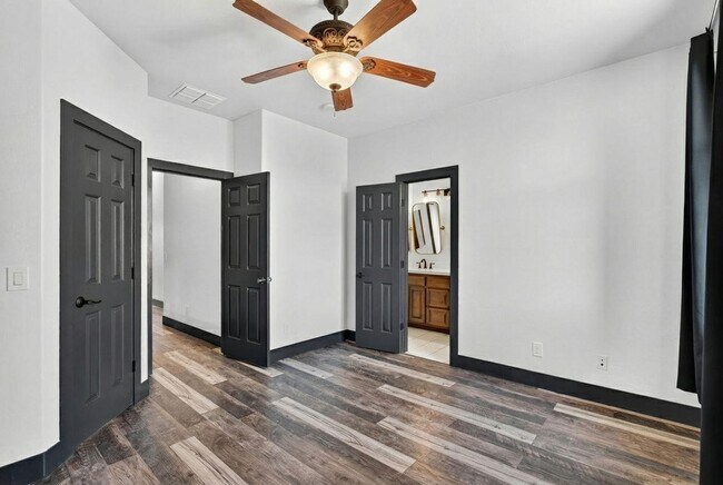 Building Photo - 6932 E Pearl St