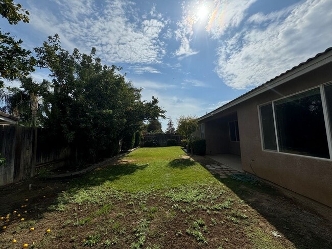Building Photo - 5306 Challenger Ave