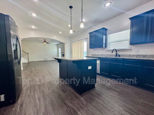 Building Photo - 5037 Lexington Ln