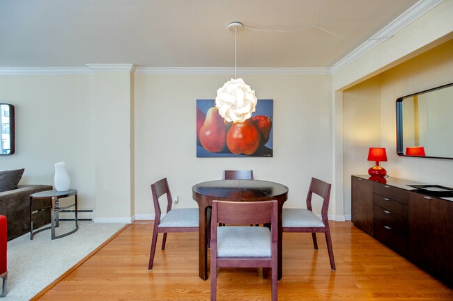 Building Photo - 900 Bush St