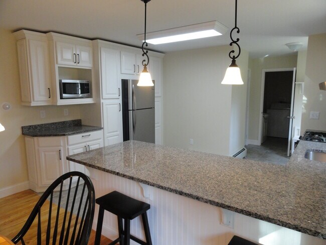 Building Photo - 9 Briarwood Dr