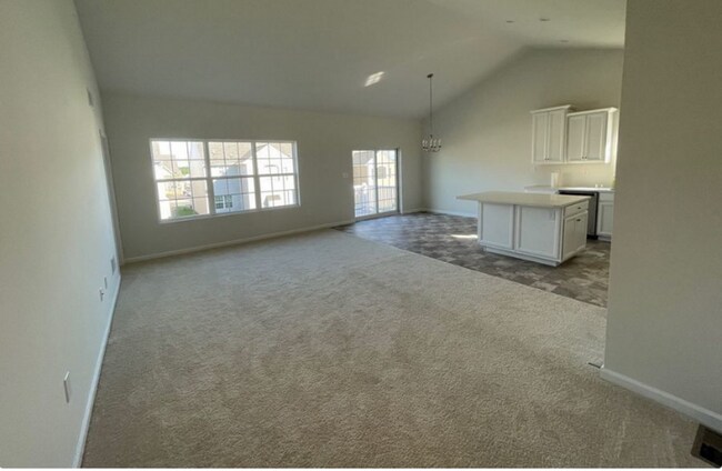 Building Photo - Stunning 4 bedroom 2.5 Bathroom Home in Ma...