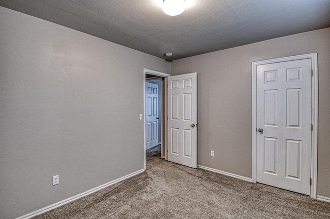 Building Photo - 1325 Quartz Pl