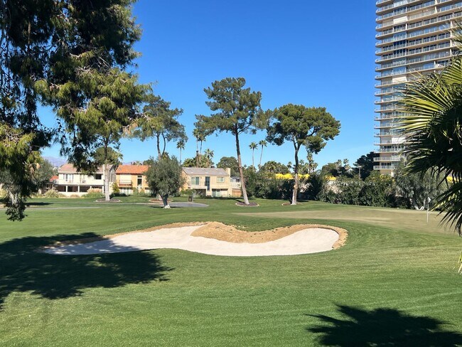 Building Photo - Furnished LVCC Beauty