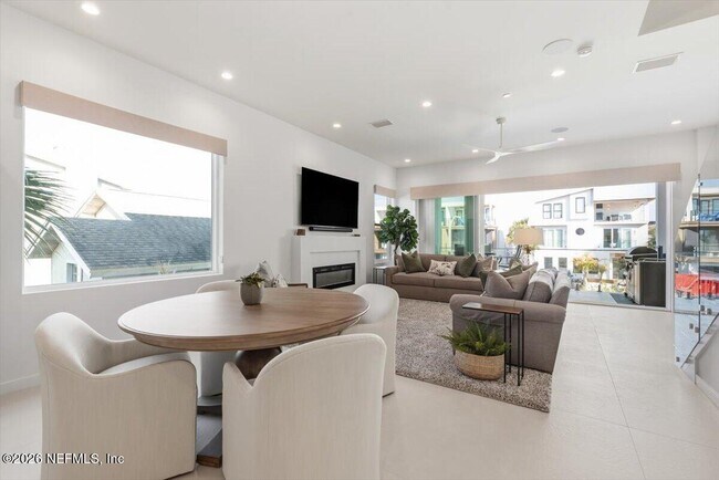 Building Photo - 114 12th Ave S