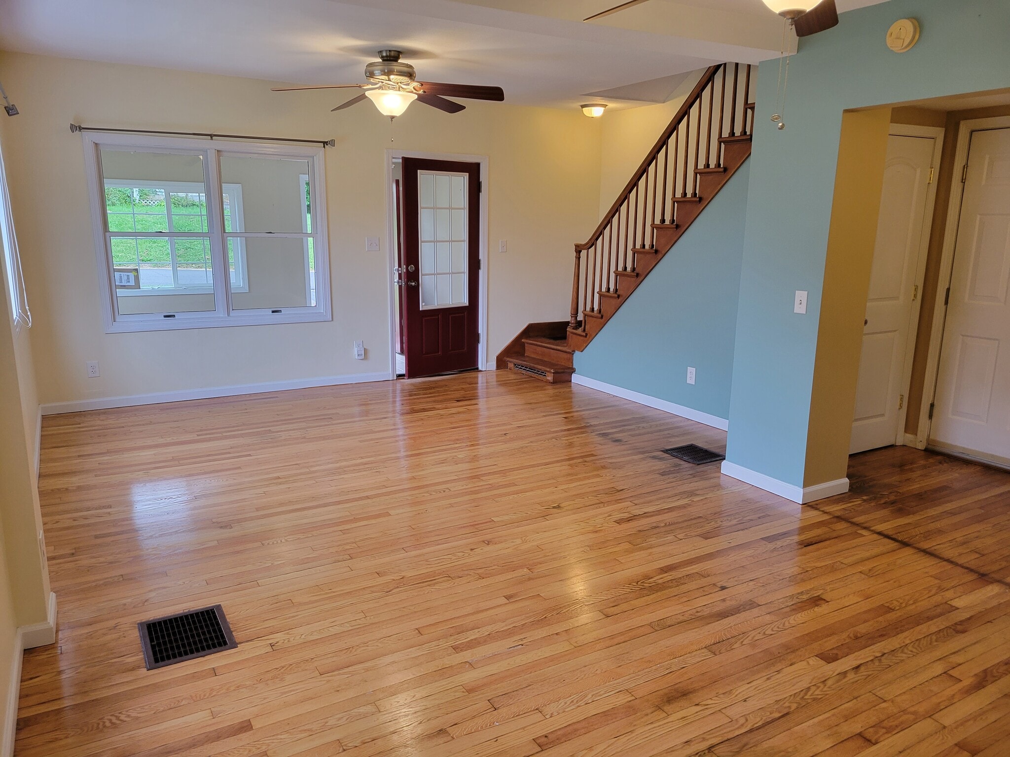 Livingroom - 4 Schuyler St