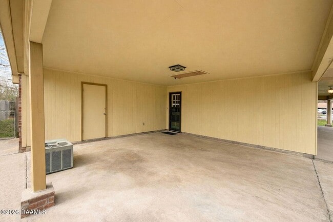 Building Photo - 222 Winsor Dr