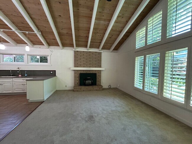 Building Photo - Charming 3bed/2.5Bath  Bennett Valley Home...