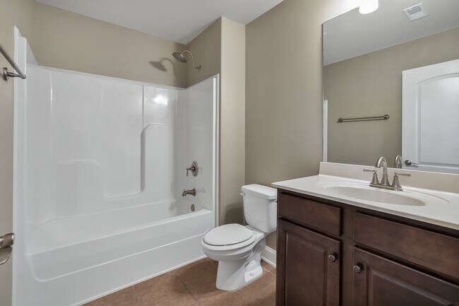 Building Photo - 128 Willow Tree Dr