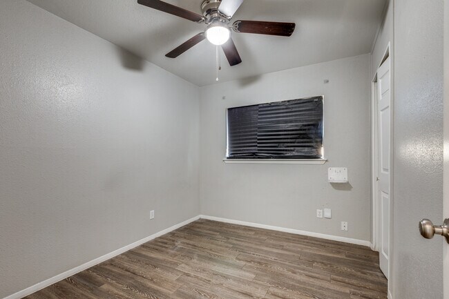 Building Photo - 9415 Quicksilver Dr