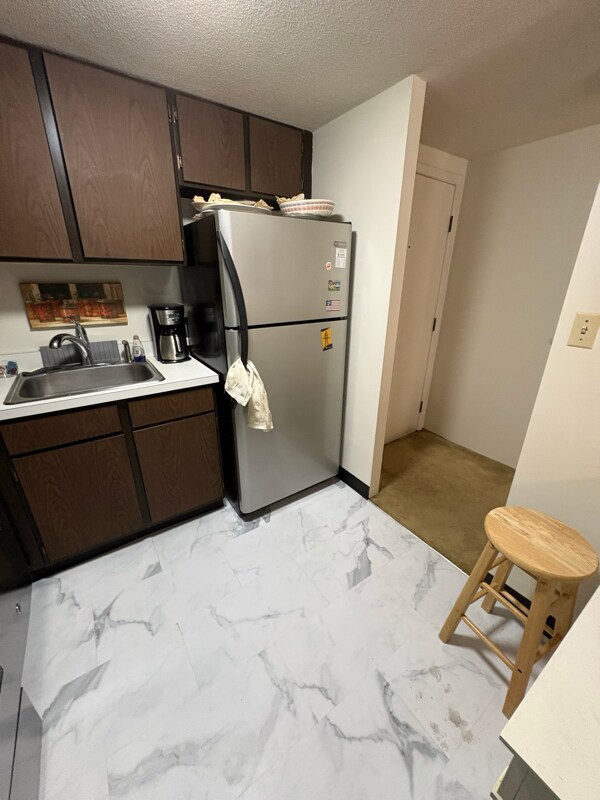 Building Photo - 2106 Kanawha Blvd E