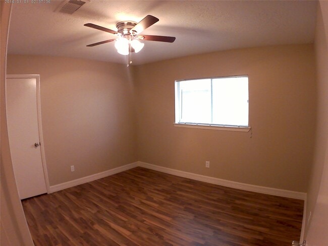 Building Photo - 12614 Day Hollow Ln