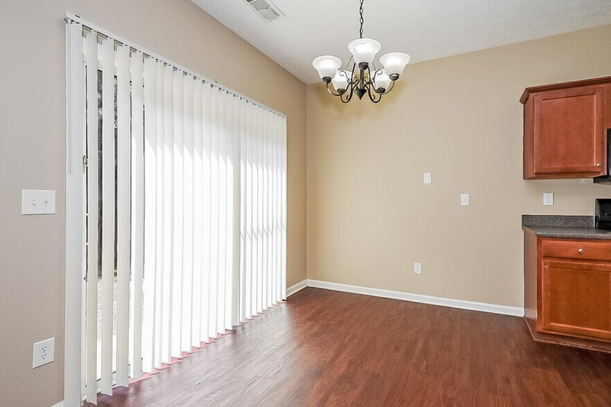Building Photo - 934 Gardenia Curve