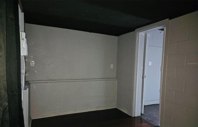 Building Photo - 8010 SE US Hwy 301