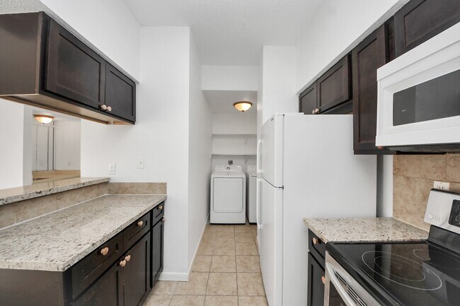 Building Photo - 12500 Brookglade Cir